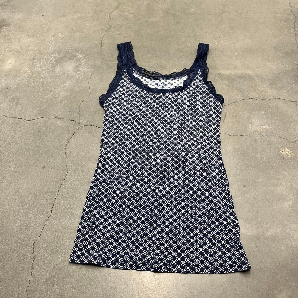 2000s old navy lace trimmed tank